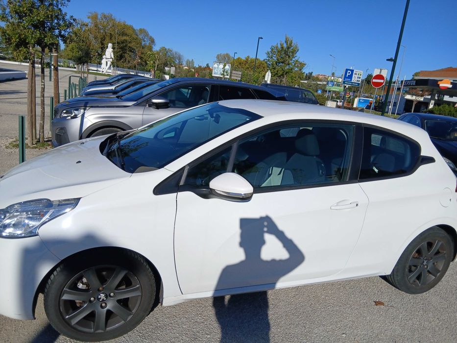 Peugeot 208 Diesel 1.6 e-HDI Allure 03/2013