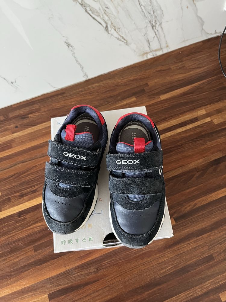 Sapatas em pele Tamanho 26 marca Geox