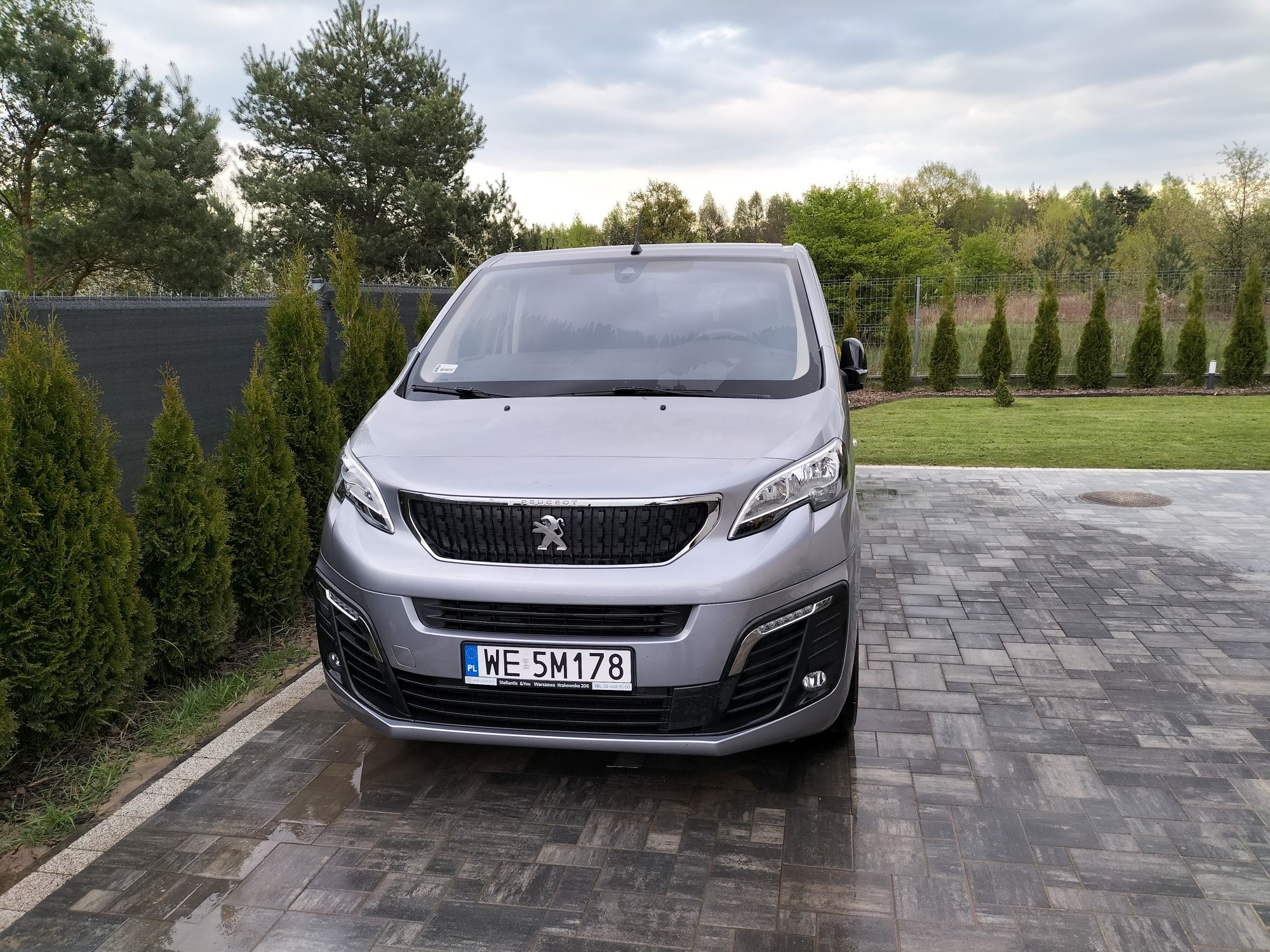 Przewóz osób, bus z kierowcą, transport osób busem 9-osobowym Peugeot