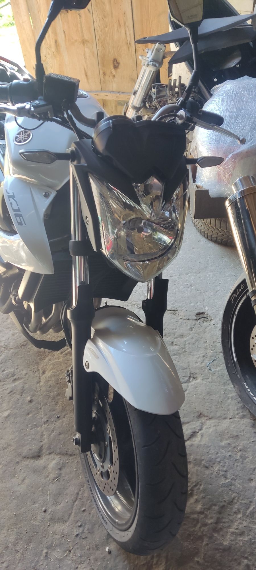 Yamaha xj6 podnóżek set  komplet