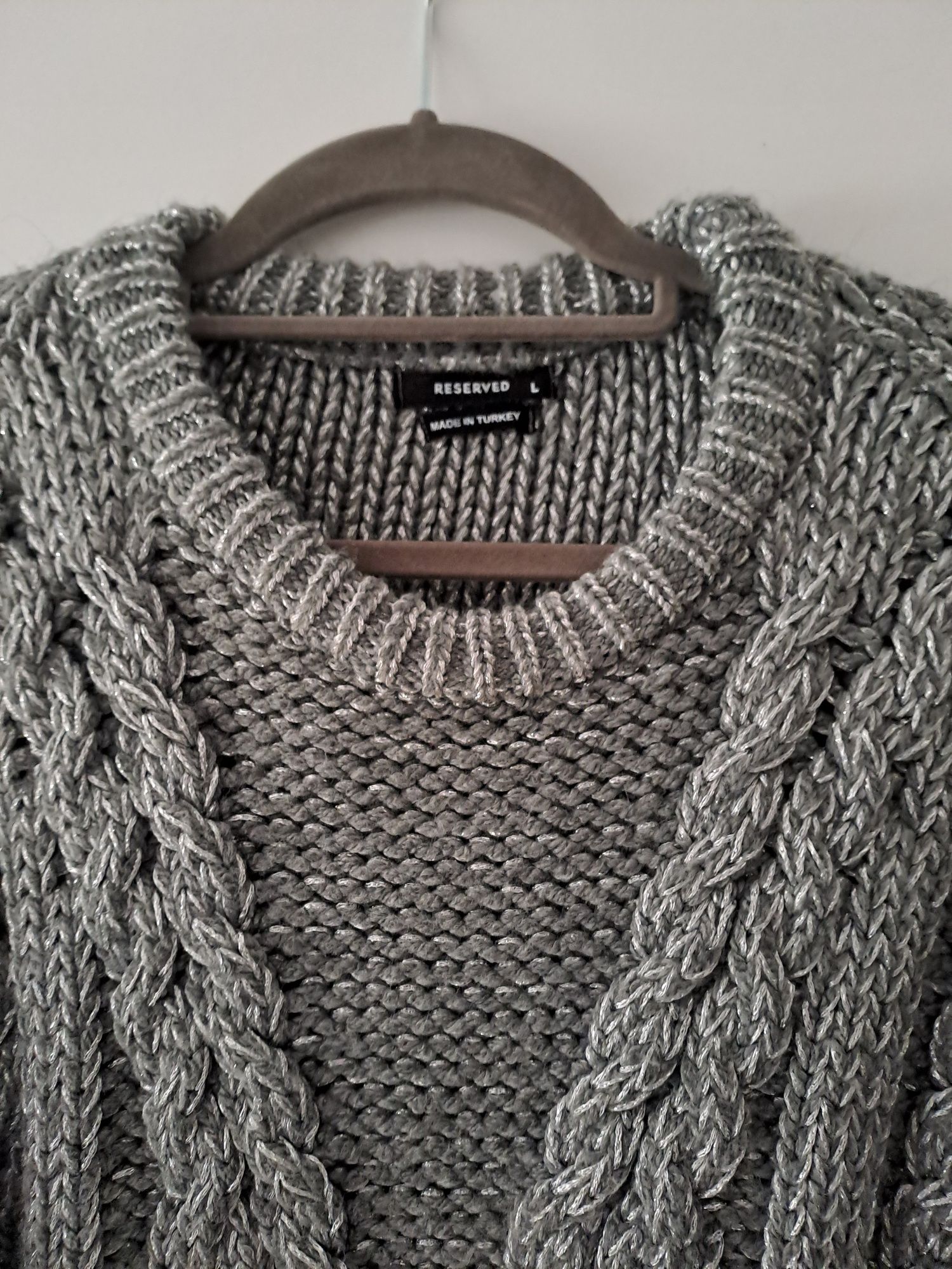 Sweter grubo pleciony
