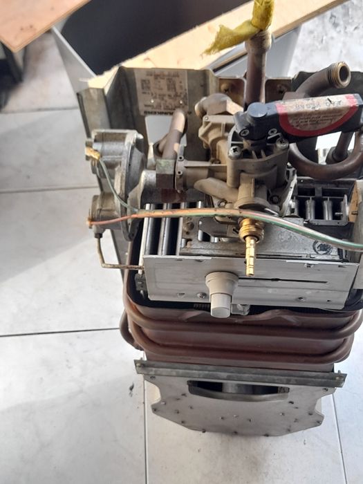 Esquentador Junkers a gás natural 11 litros.