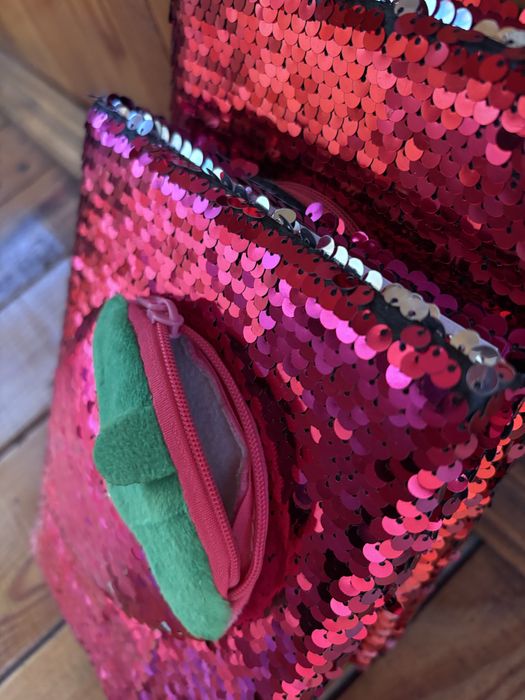 Блокнот з полуничкою в клітинку