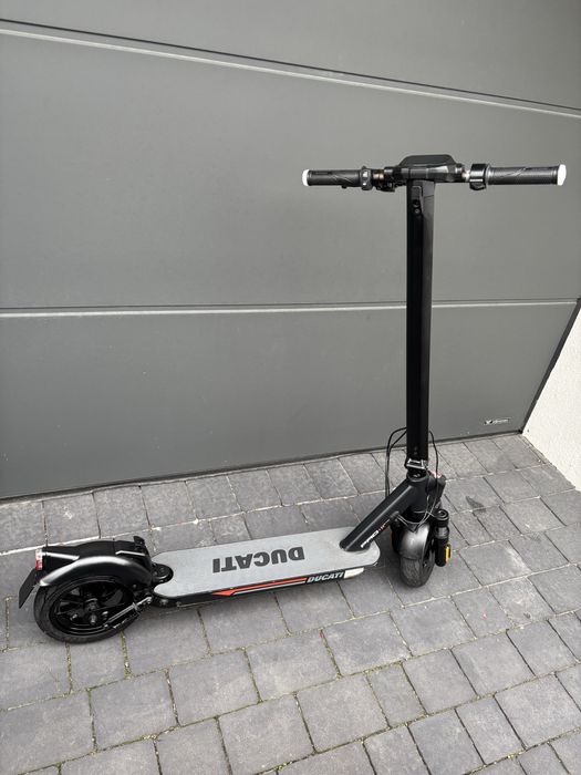 Hulajnoga elektryczna Ducati Pro 2 Evo – stan bardzo dobry!