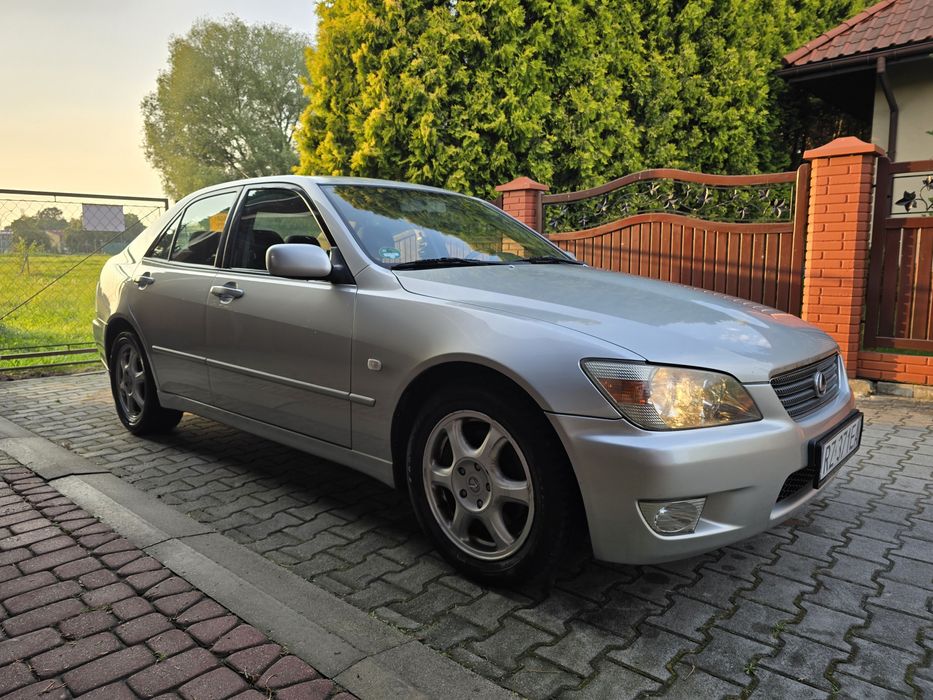 Lexus IS200  hak (rezerwacja do 19.10.2025)