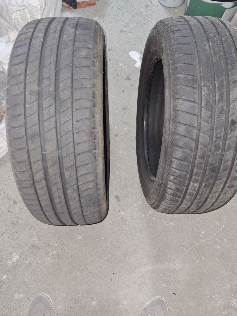 Vendo dois peneus usado em bom estado um 205  55 R 17  e outro 205  55