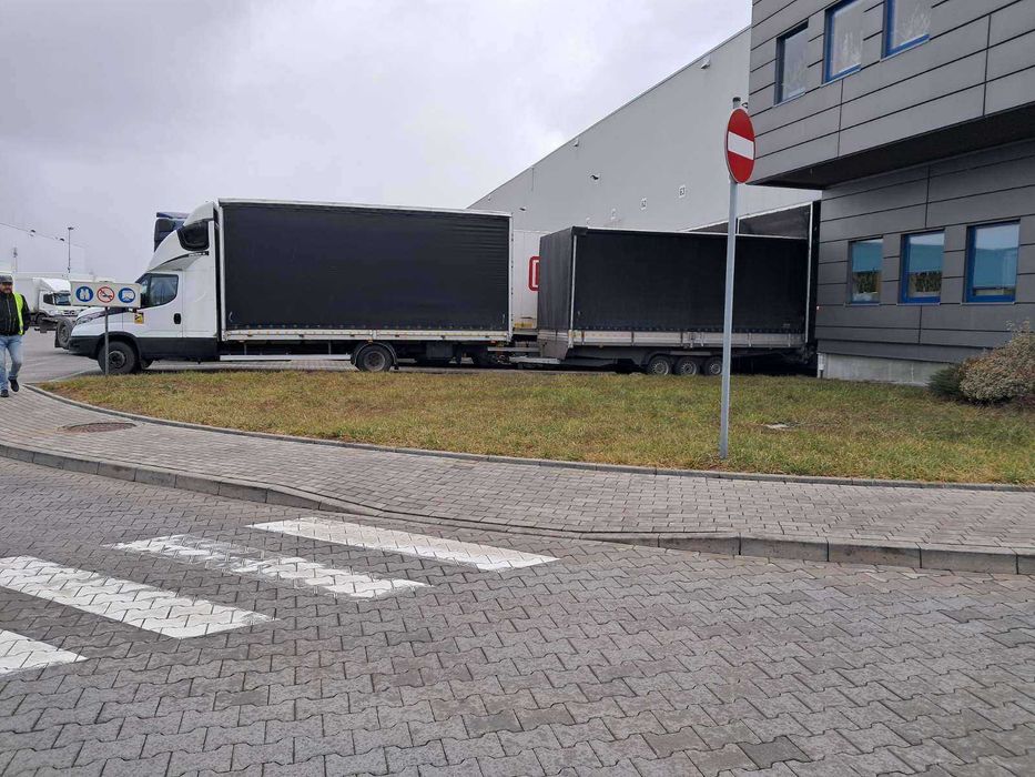 Причіп тентоватий 12 е.п. 2 ,300 вантажопідйомність