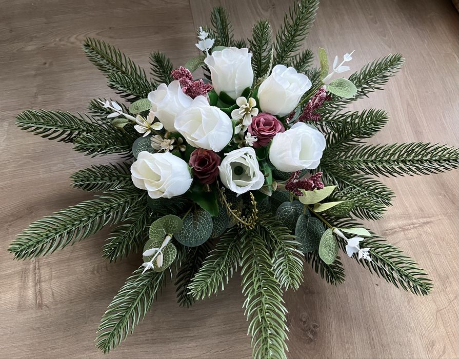 Wiazanka ze sztucznych kwiatów