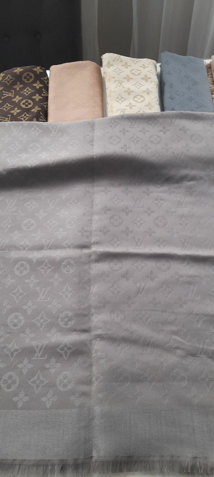 Chusta Louis Vuitton stalowa Duza
