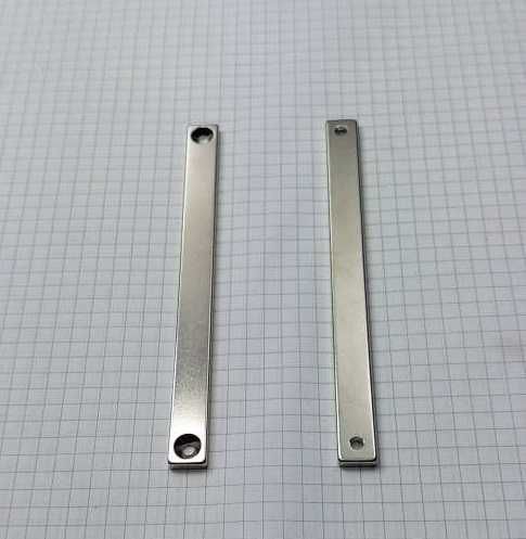 Magnes neodymowy z otworami na wkręt śrubkę  30x20x4 Magtom