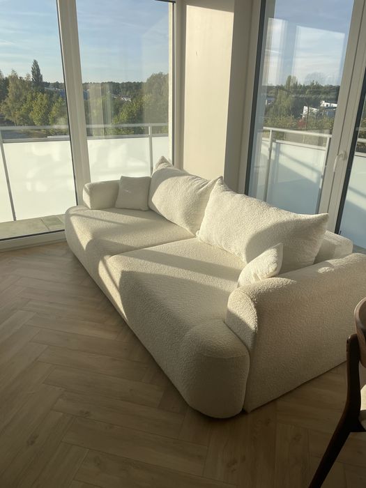 Kanapa rozkładana trzyosobowa Ovo z pojemnikiem kremowa boucle