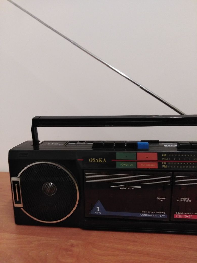 Stary radiomagnetofon jamnik Osaka