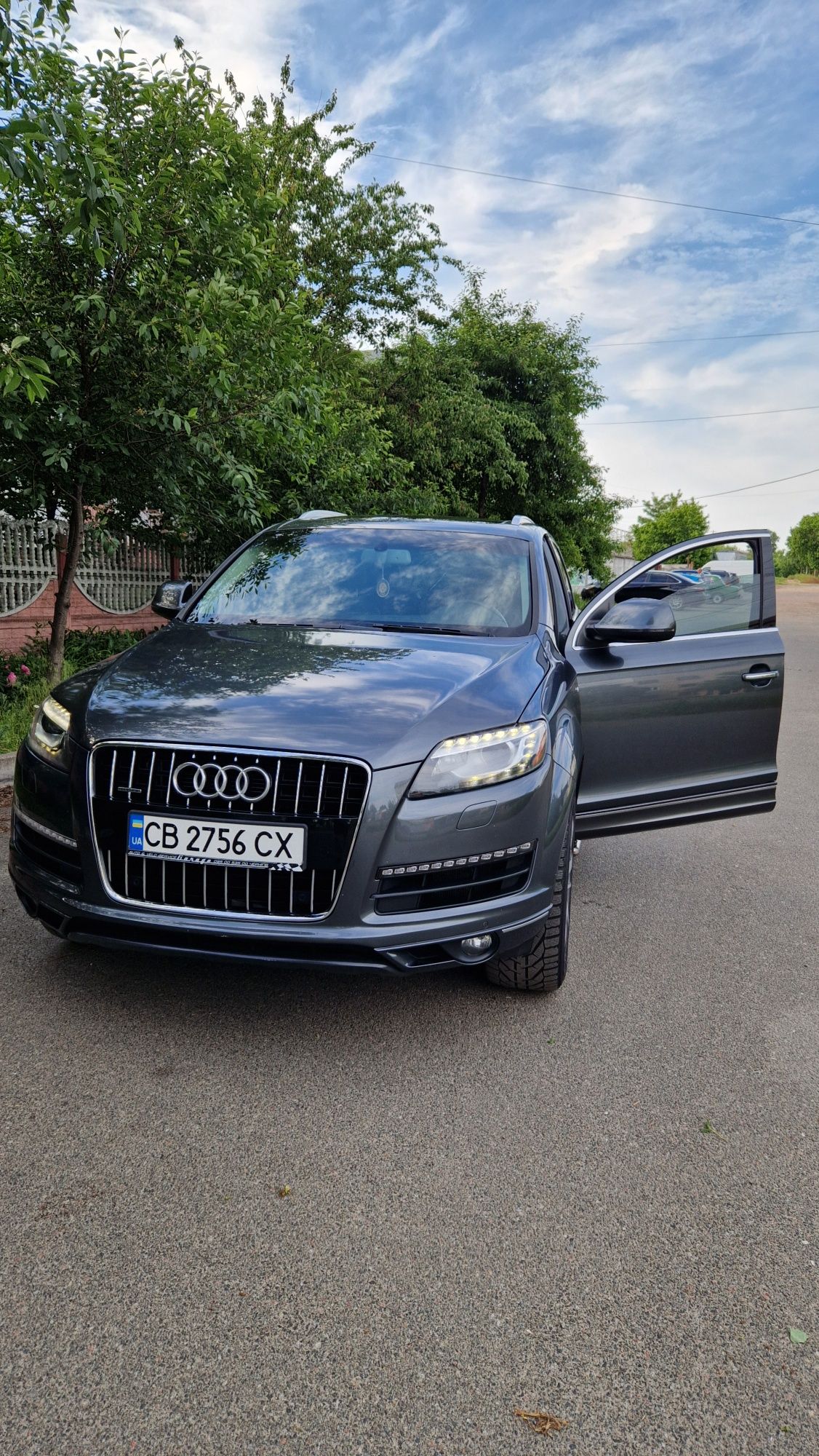 Audi Q7 в дуже гарному стані, від власниці