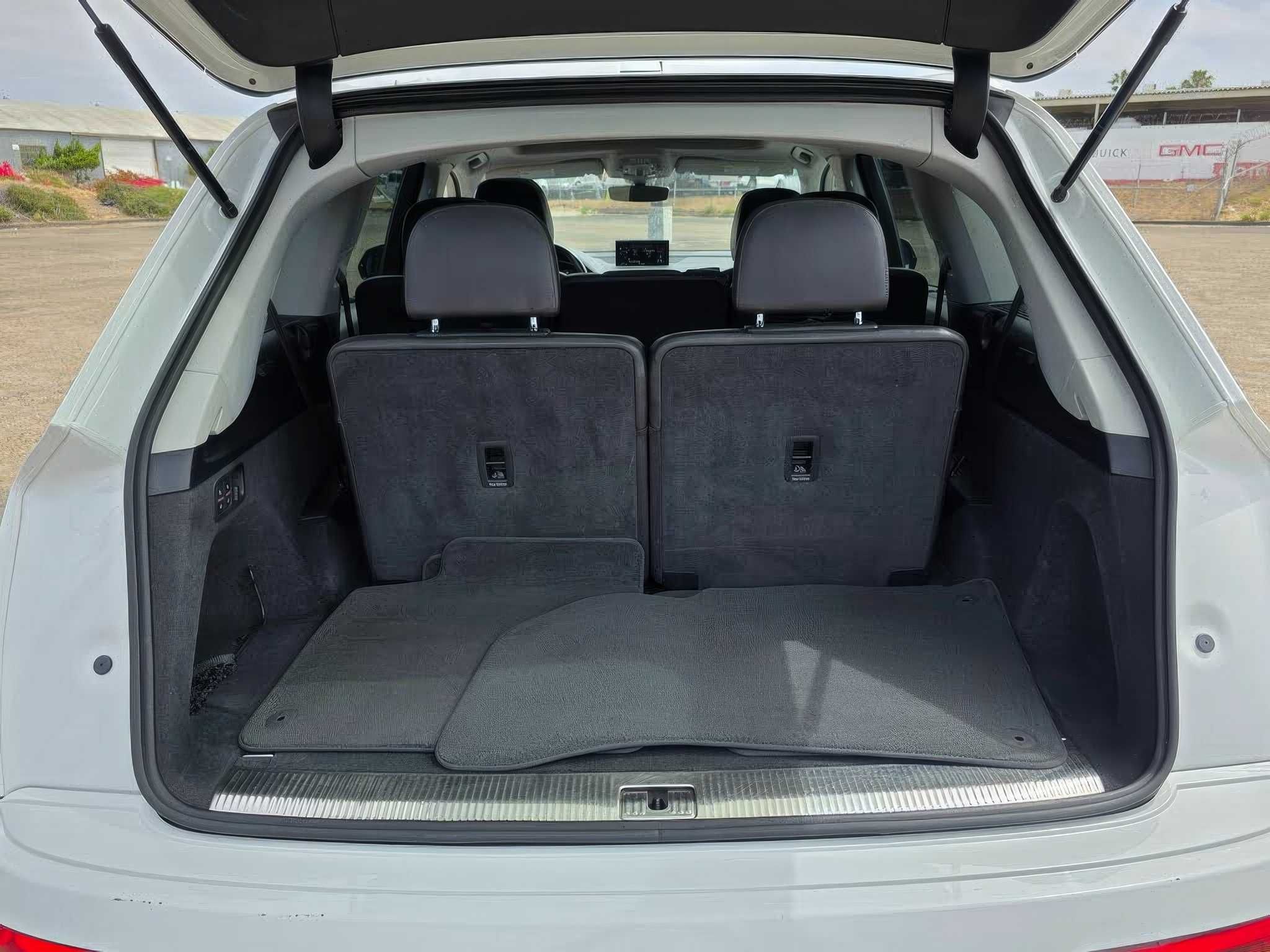 2018    Audi  Q7