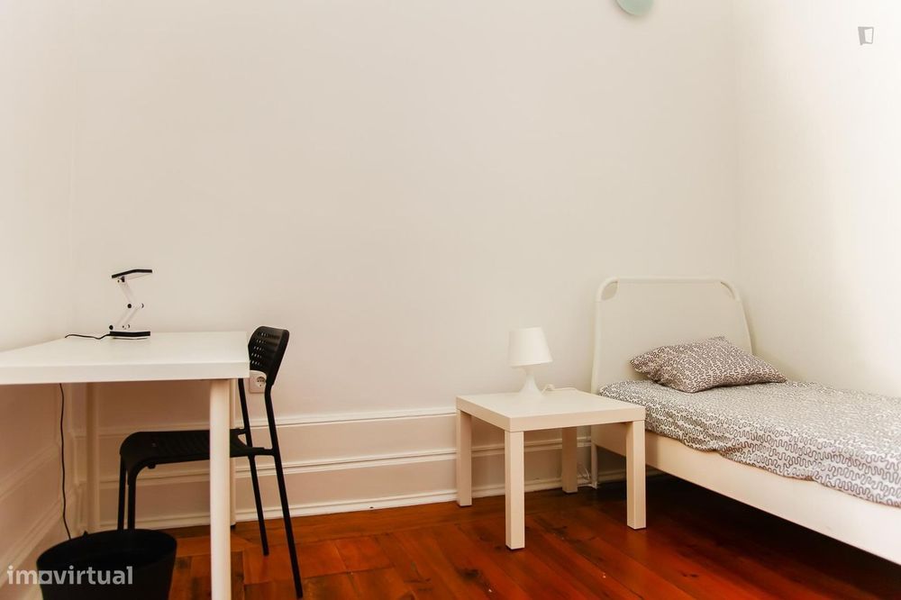 23779 - Quarto de solteiro com encanto perto...