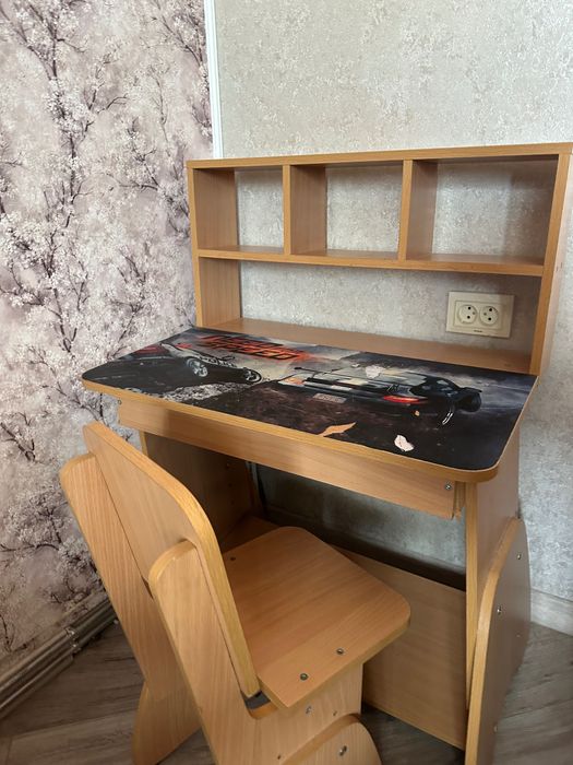 Парта стіл для дитини школяра