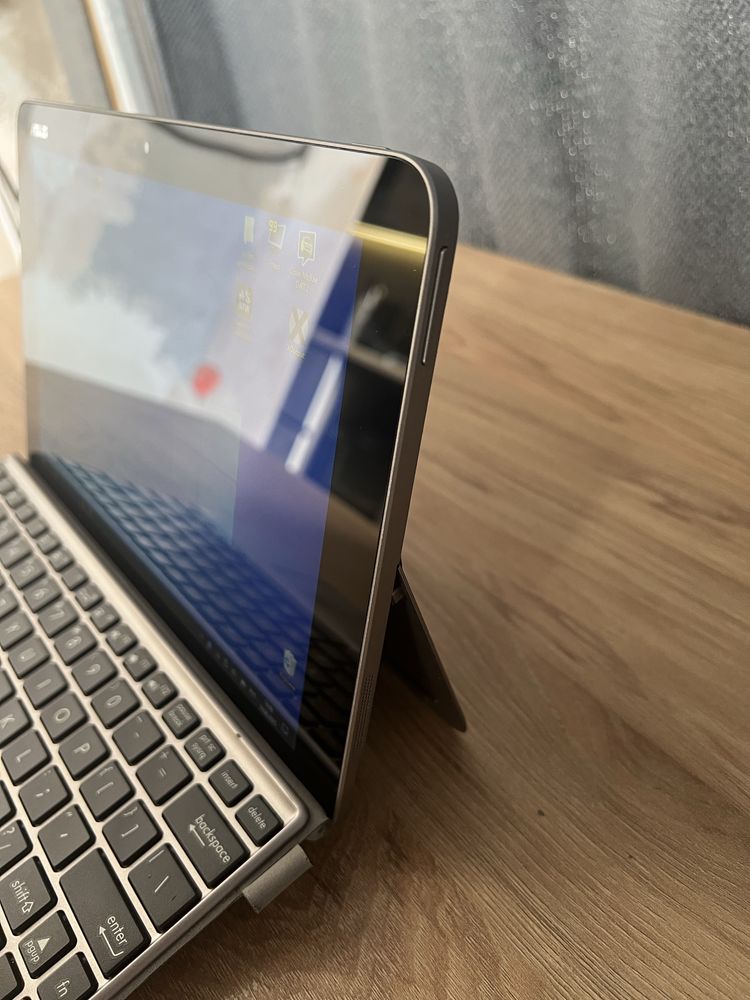 Прекрасний Планшет-Ноутбук Asus Transformer t102ha Трансформер