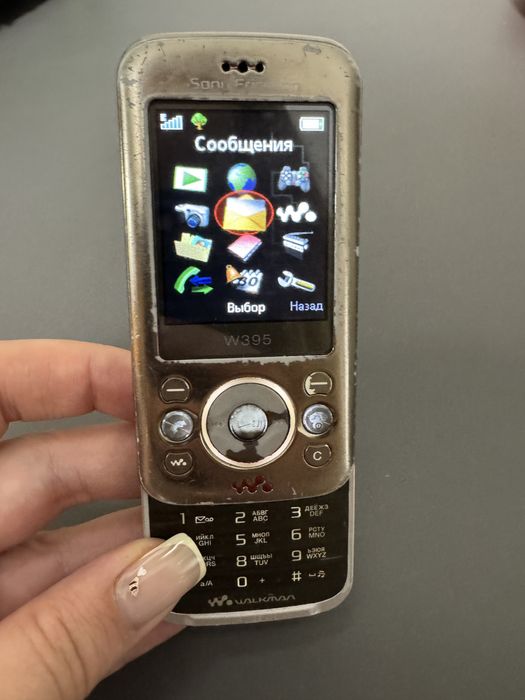 Телефон Sony Ericsson W395