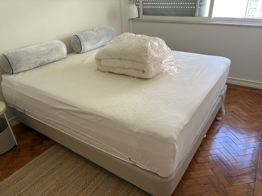 Cama, colchao e edredon penas