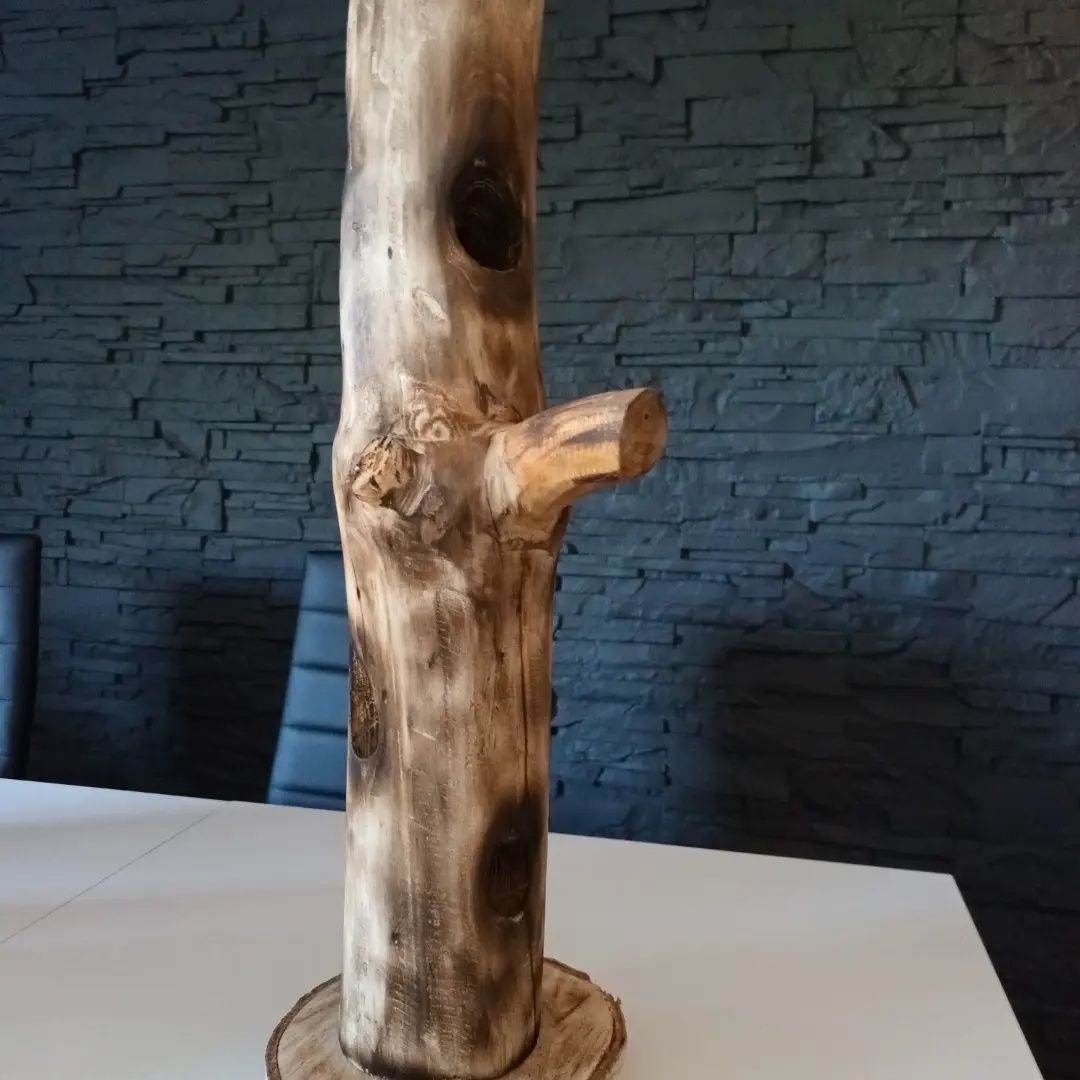 Stojaki drewniane na wino