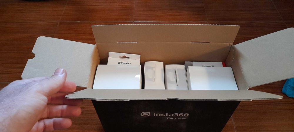 Bateria vertical Insta 360 one rs e 2 caixas estanques 360