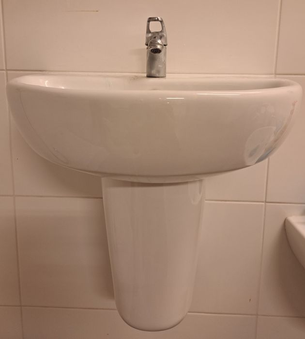 Umywalka Koło z postumentem ceramicznym i baterią 50x40