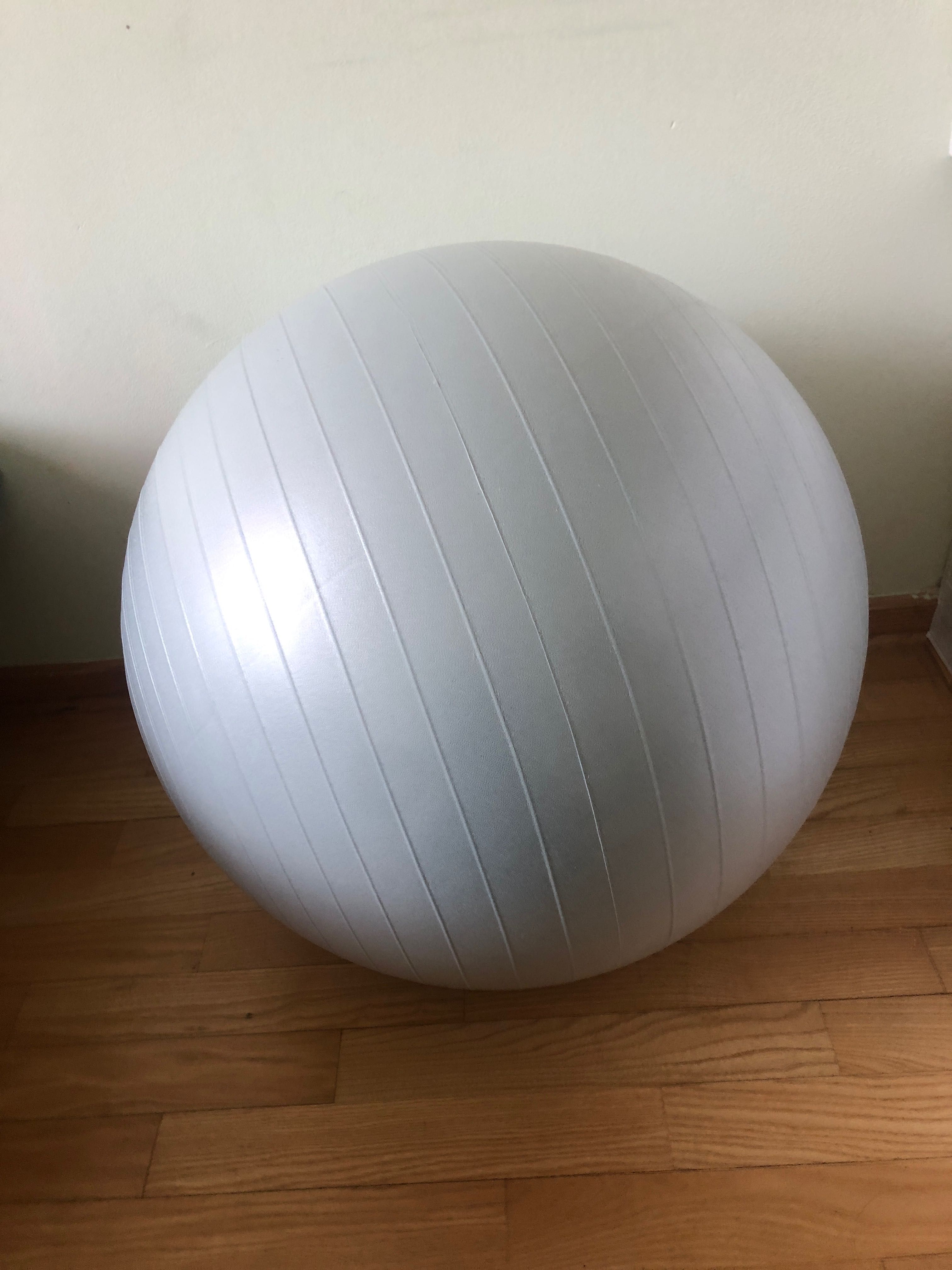 Piłka fitness do ćwiczeń o średnicy 65cm szara Martes + pompka