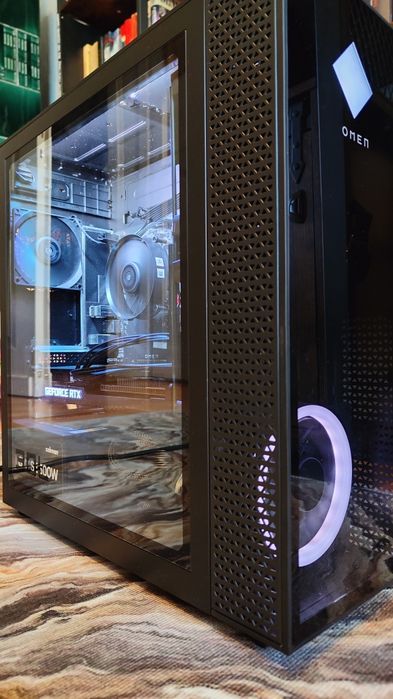 Komputer gamingowy HP OMEN 30L Ryzen 7 3700X 16GB 2TB RTX3070 +monitor