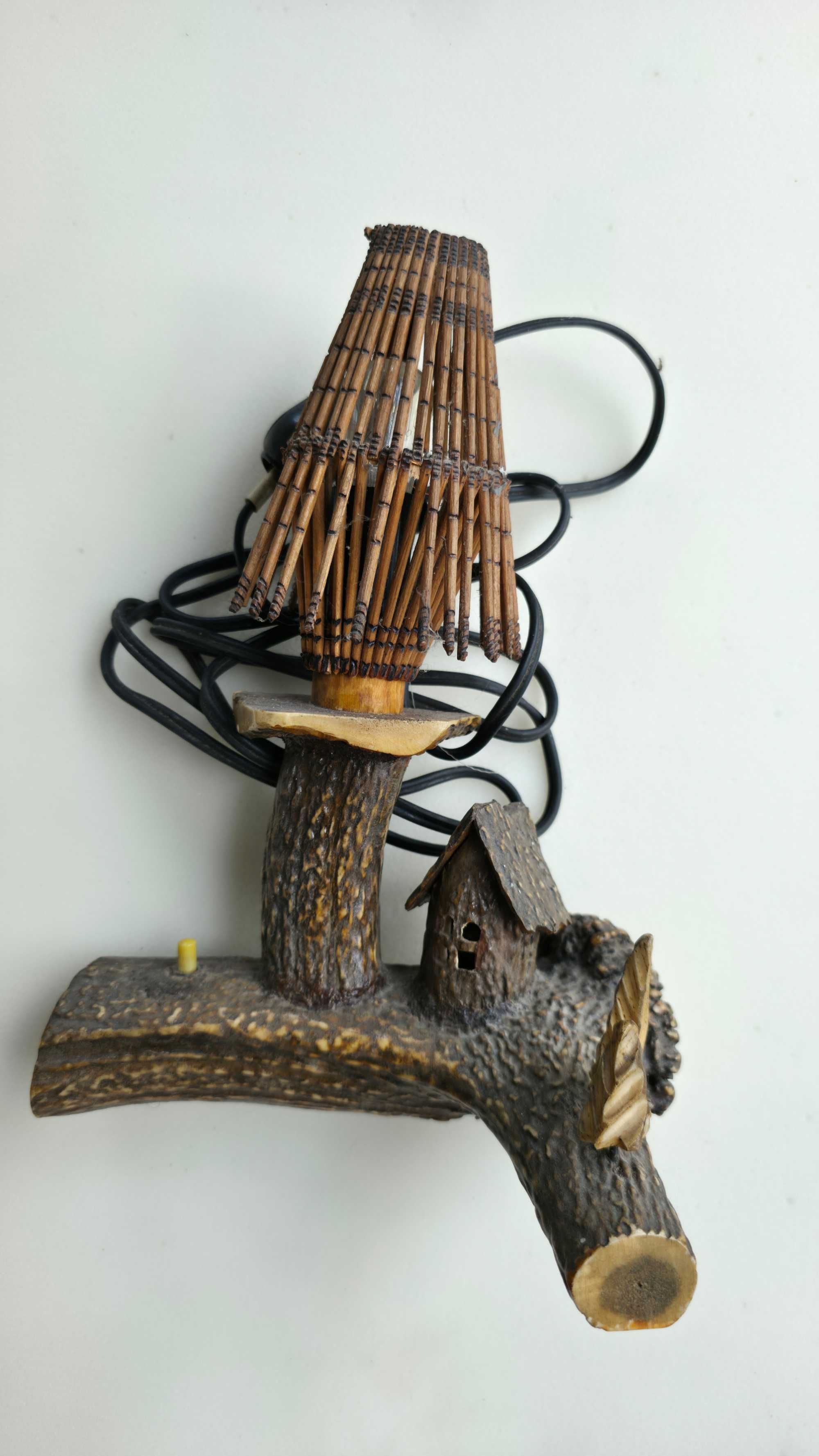 Stara lampa rzeźbiona