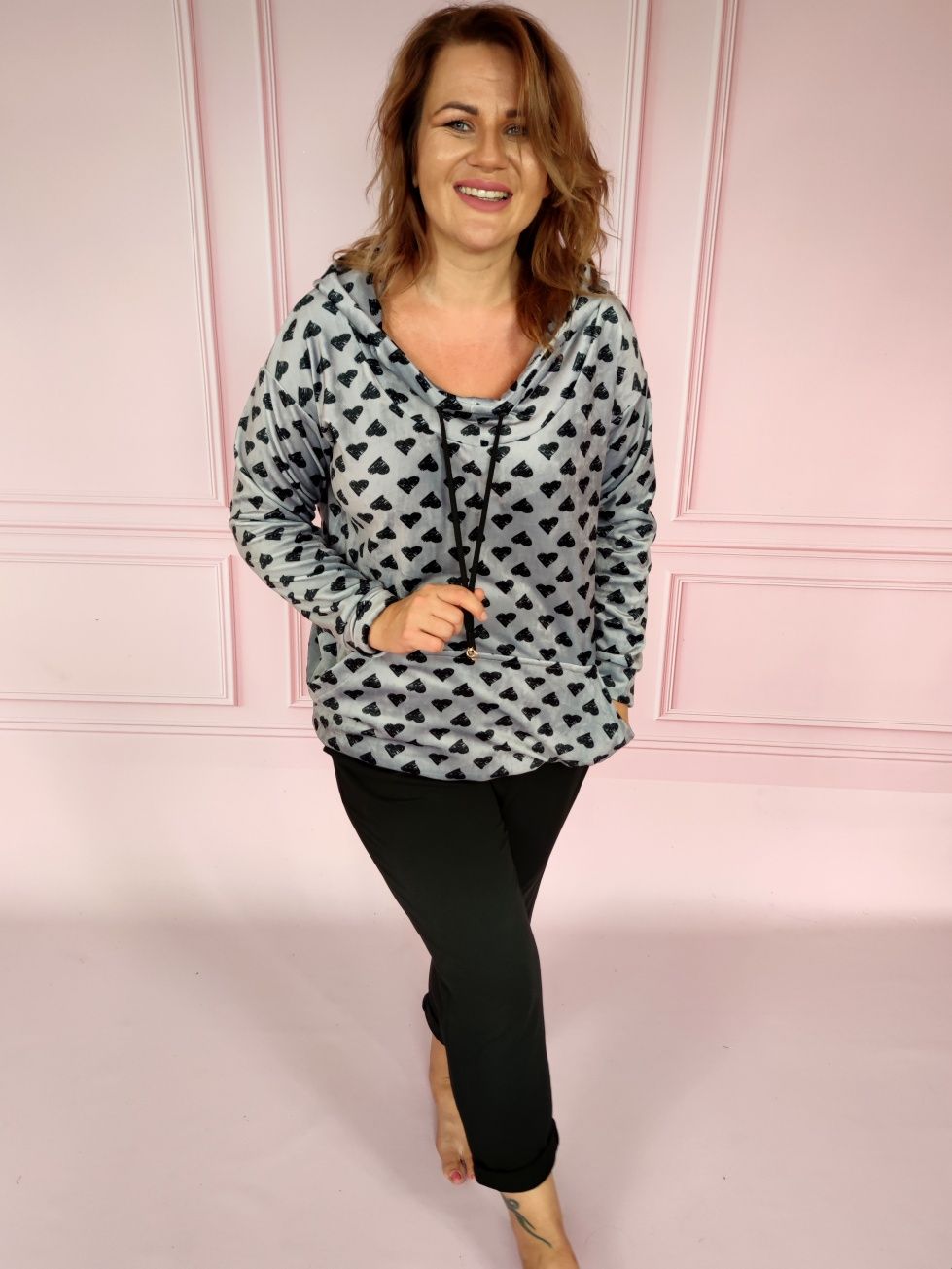 Bluza kangurka w serduszka wzór print 36-48