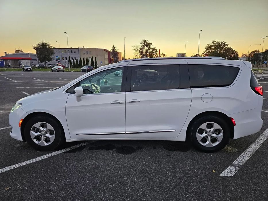 Chrysler Pacifica TOURING L PLUS wersja 8-osobowa z LPG