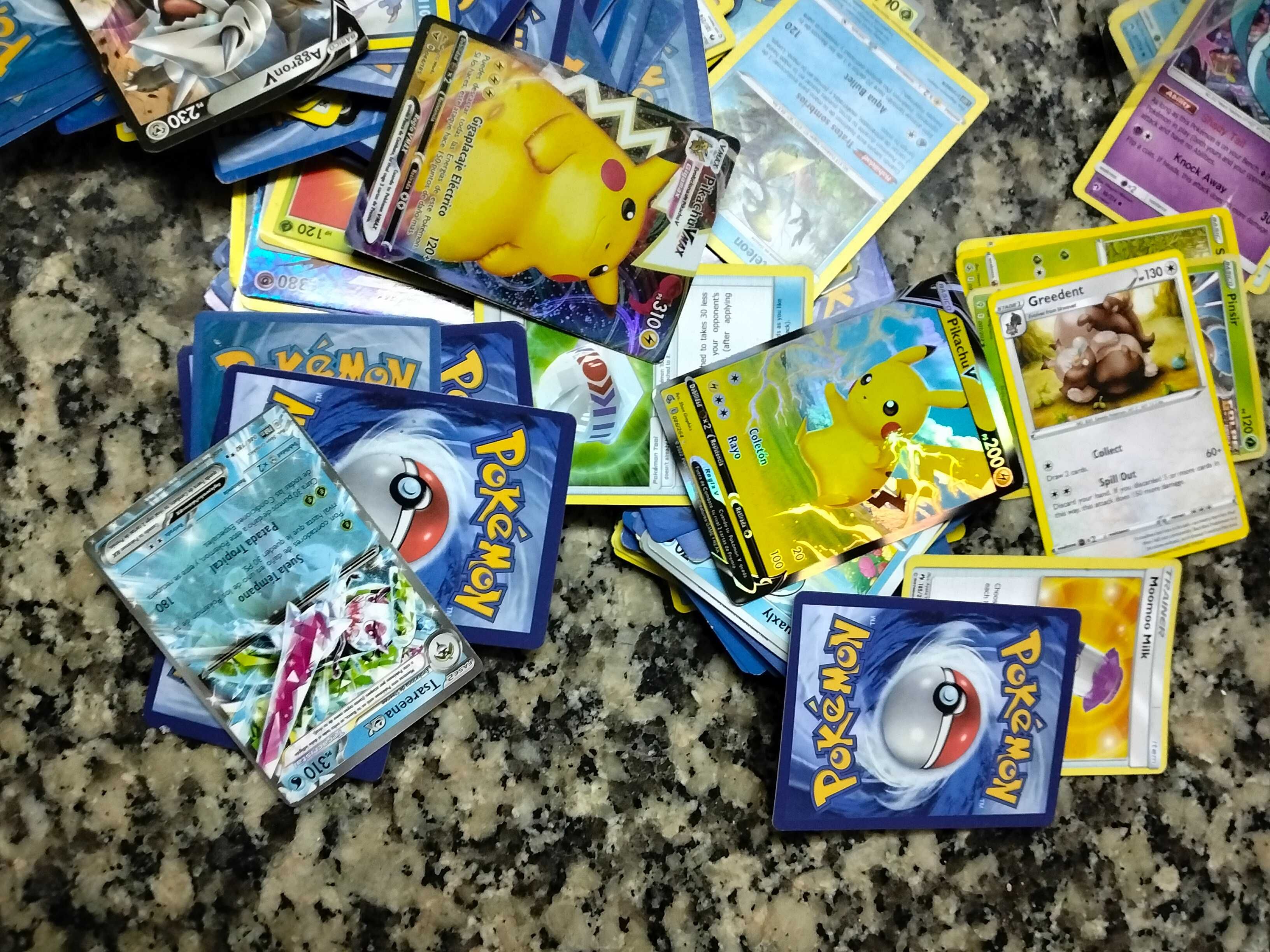 Vendo cartas Pokémon e cromos