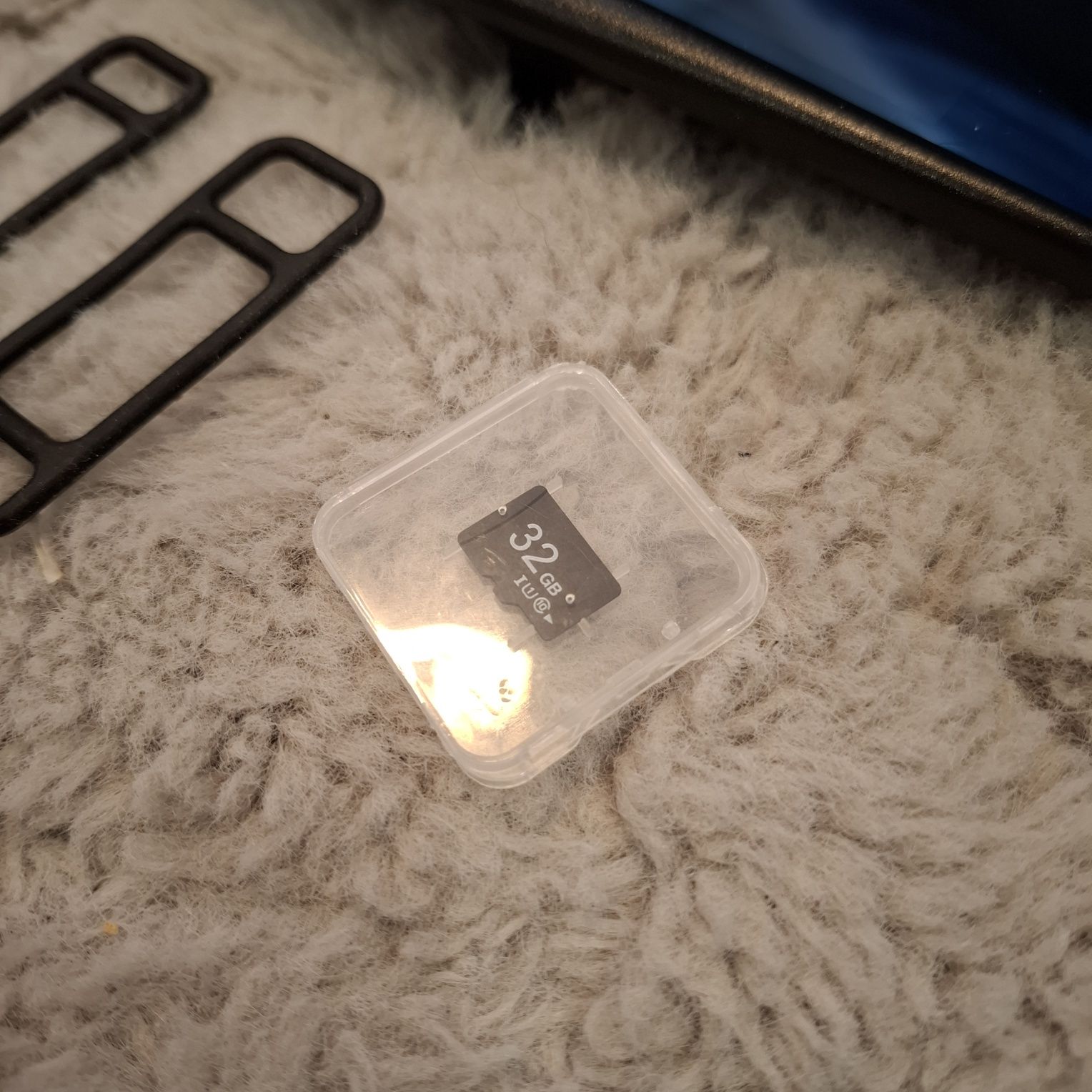 Lusterko z kamerą samochodową z ekranem LCD + karta 32GB oraz kabel