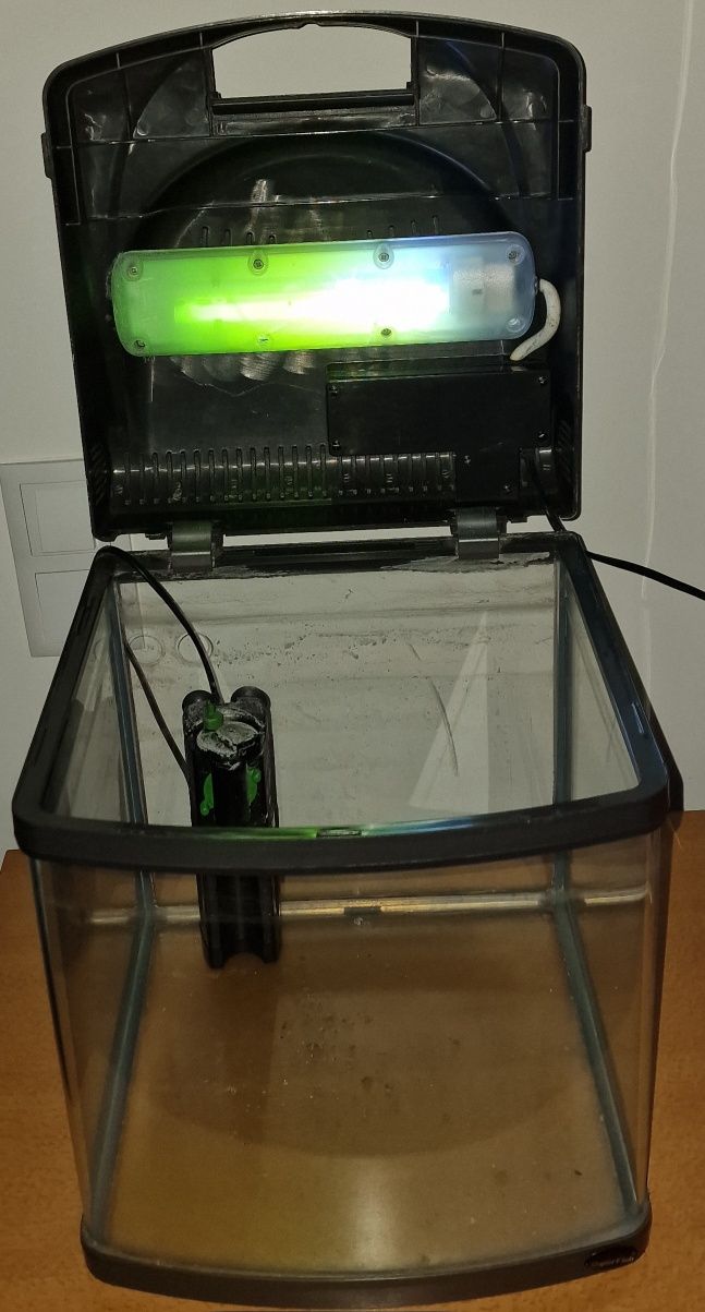 Aquário 20 litros com motor