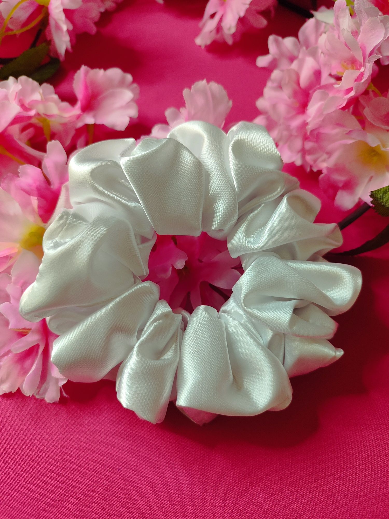 Scrunchie do włosów rozm L Satyna Biała