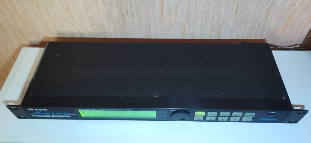 Alesis MidiVerb 4 процесор ефектів