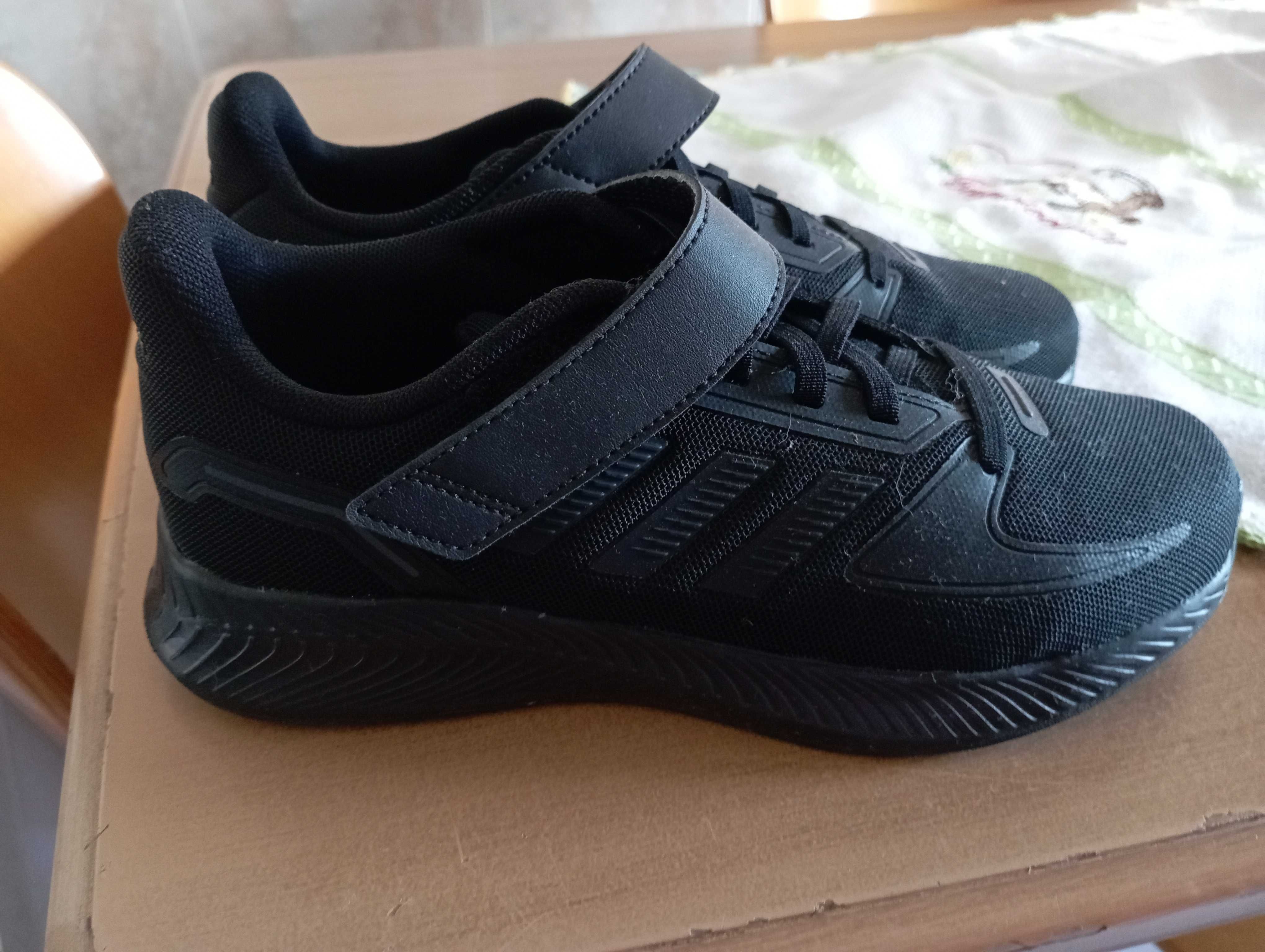 Tênis da Adidas unisexo