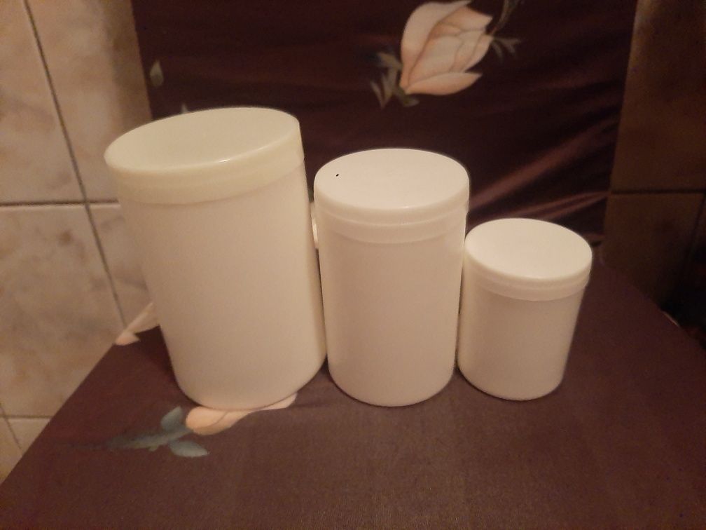 Pojemniki plastikowe 3 w 1 z czasów PRL-u