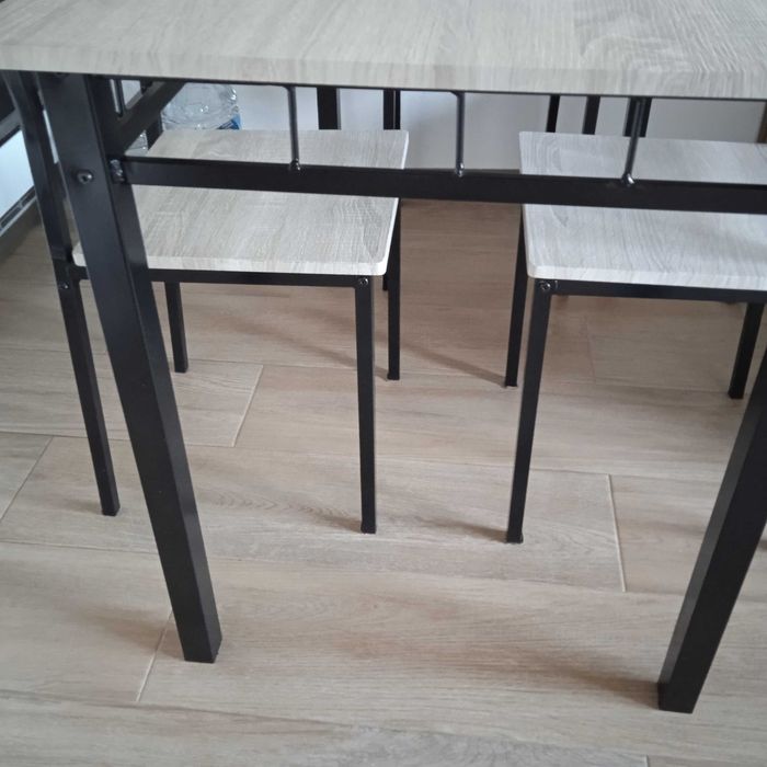 Oportunidade - mesa com cadeiras.