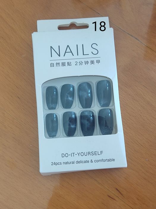 Nowe tipsy 18 zestaw sztuczne paznokcie naklejki klej akcesoria mani