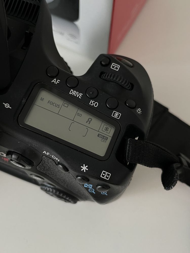 Фотоапарат Canon EOS 80D Body