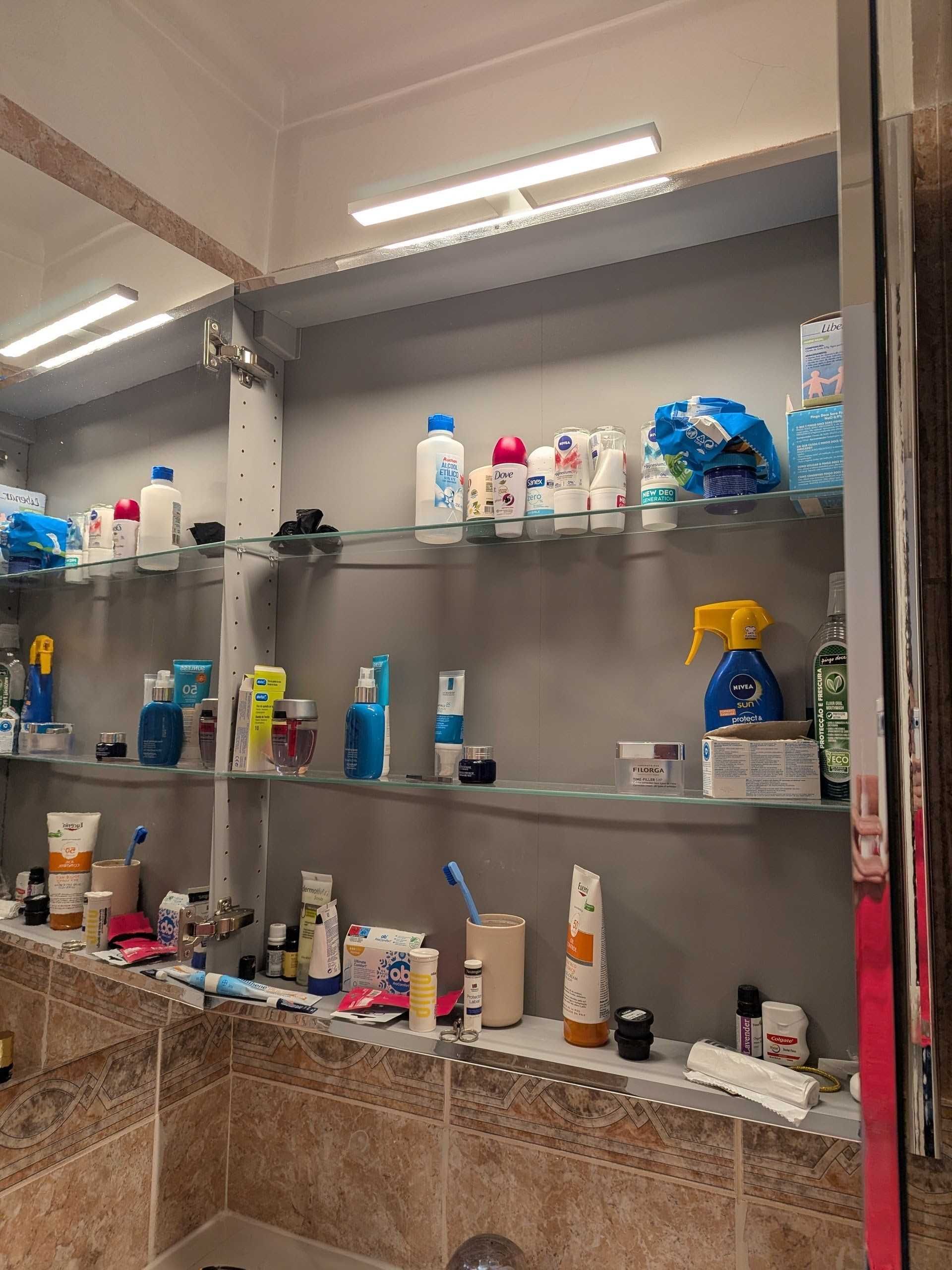 Móvel de casa de banho com espelho e led