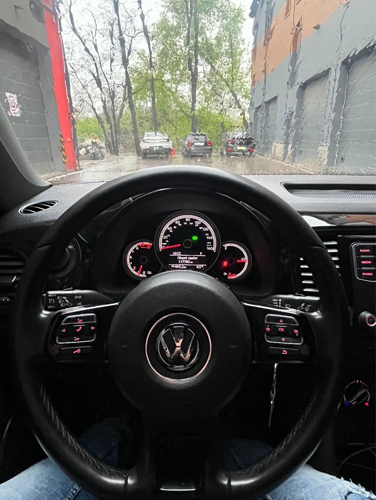 VW Beetle S 2017