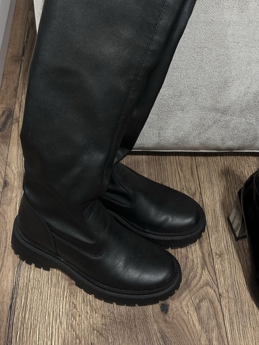 Ботфорди чоботи високі та черевики з лакованої шкіри