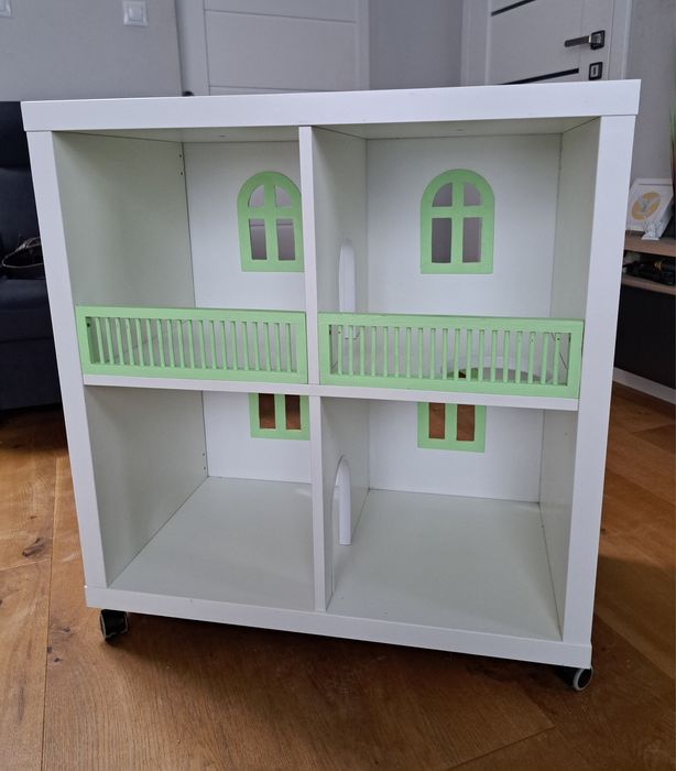 Sprzedam domek dla lalek na kółkach