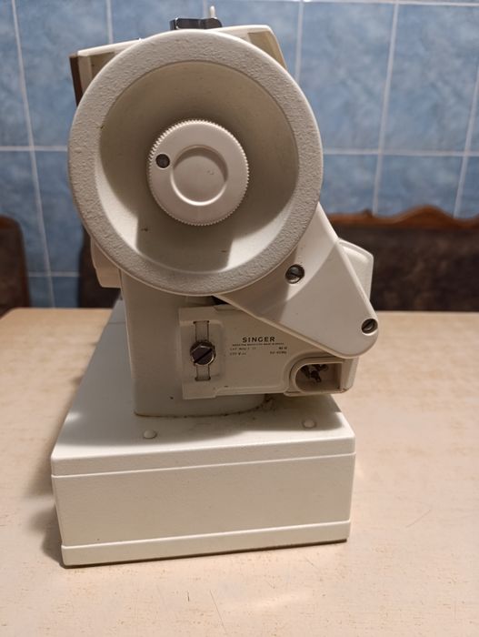 Швейна машинка Singer