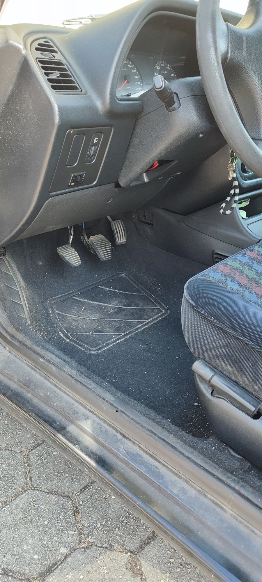 Peugeot 306 a gasolina/GPL
Carro a funcionar mas com alguns afazeres a