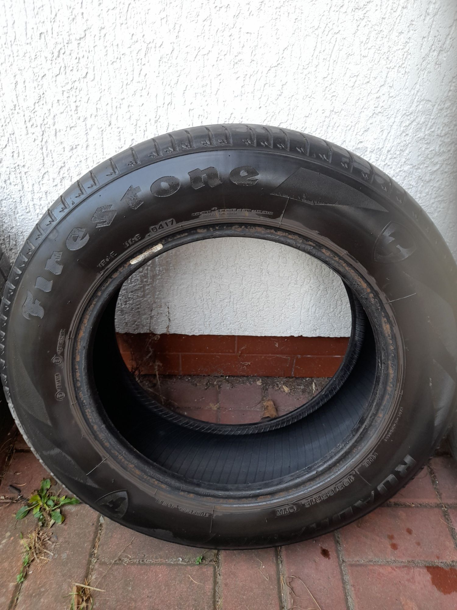 Sprzedam  używane 4 opony Letnie 195/65/r15 firestone