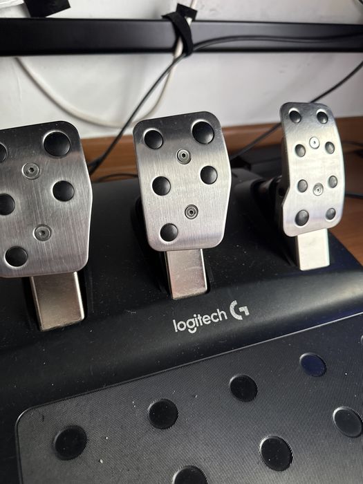 Volante Logitech G29 com Pedais