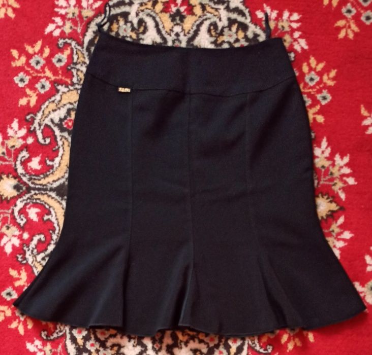 Красивая чёрная юбка